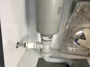 60ｃｍ食器乾燥機を45ｃｍ食洗機に取替える　トラップ接続排水工事